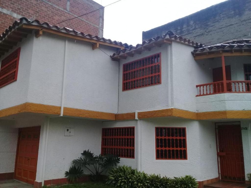 Casa Hotel Palmas Del Estadio 2 Medellín Exterior foto